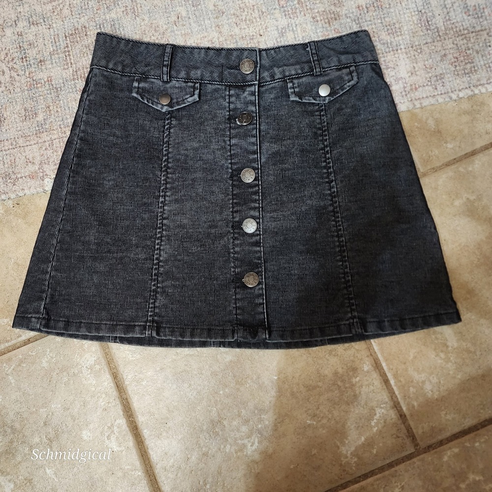 BDG Urban Outfitters Black Corduroy Button Front Mini Skirt Size 6 A-Line Ribbed